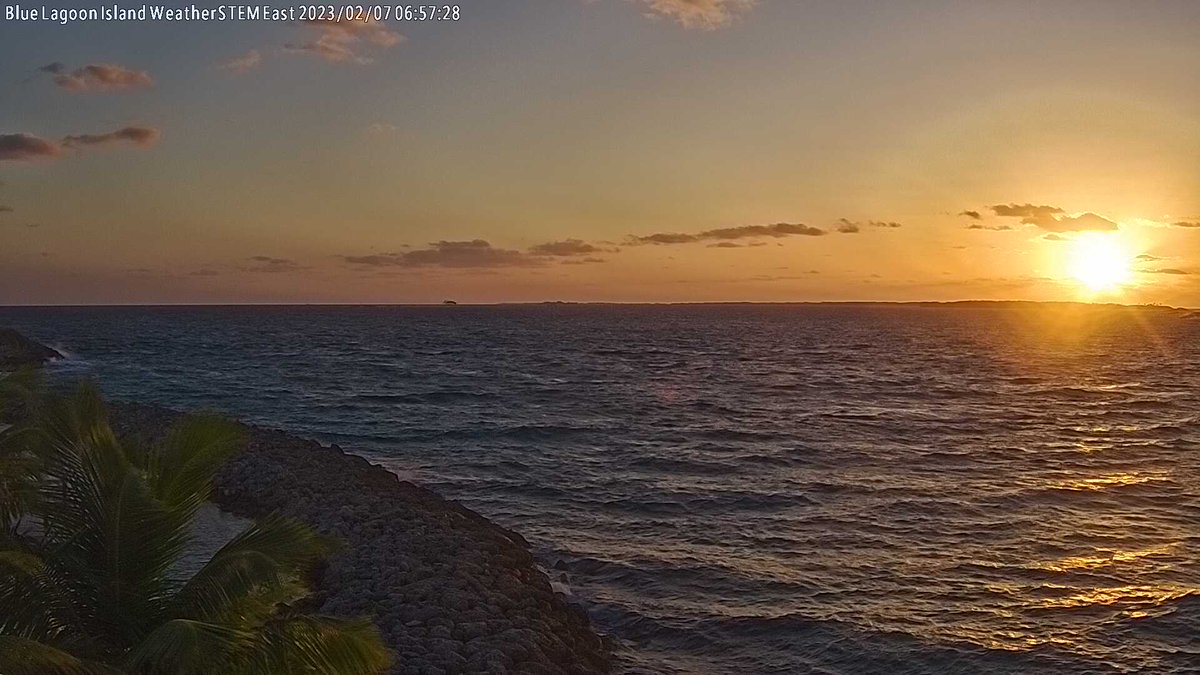 BLIWeatherSTEM's tweet photo. Blue Lagoon Island at sunrise and it's 72.5 F. https://t.co/jfScqEHc8t