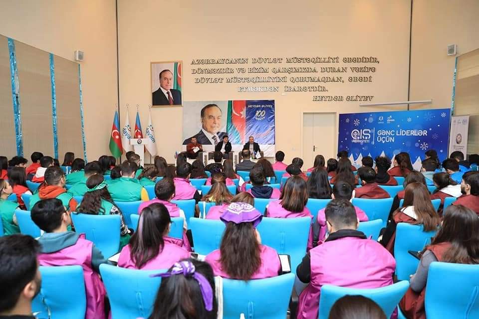 NaftalanGII's tweet image. "Gənc Liderlər üçün Qış Universiteti"nin dördüncü günündə layihə iştirakçıları ilə səmimi görüş baş tutub.

#davam2023 #davamgenclerherekati #AZGF