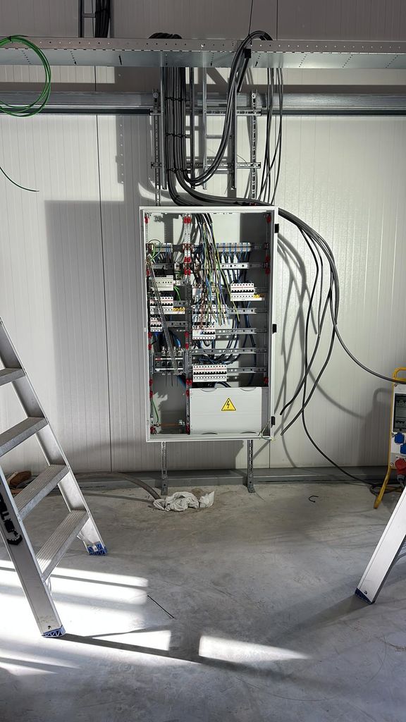 Nieuwbouw Fibremax in Drachten nog een paar weken en dan is deze ook weer klaar!  #teamJB #elektrotechniek #JBTech