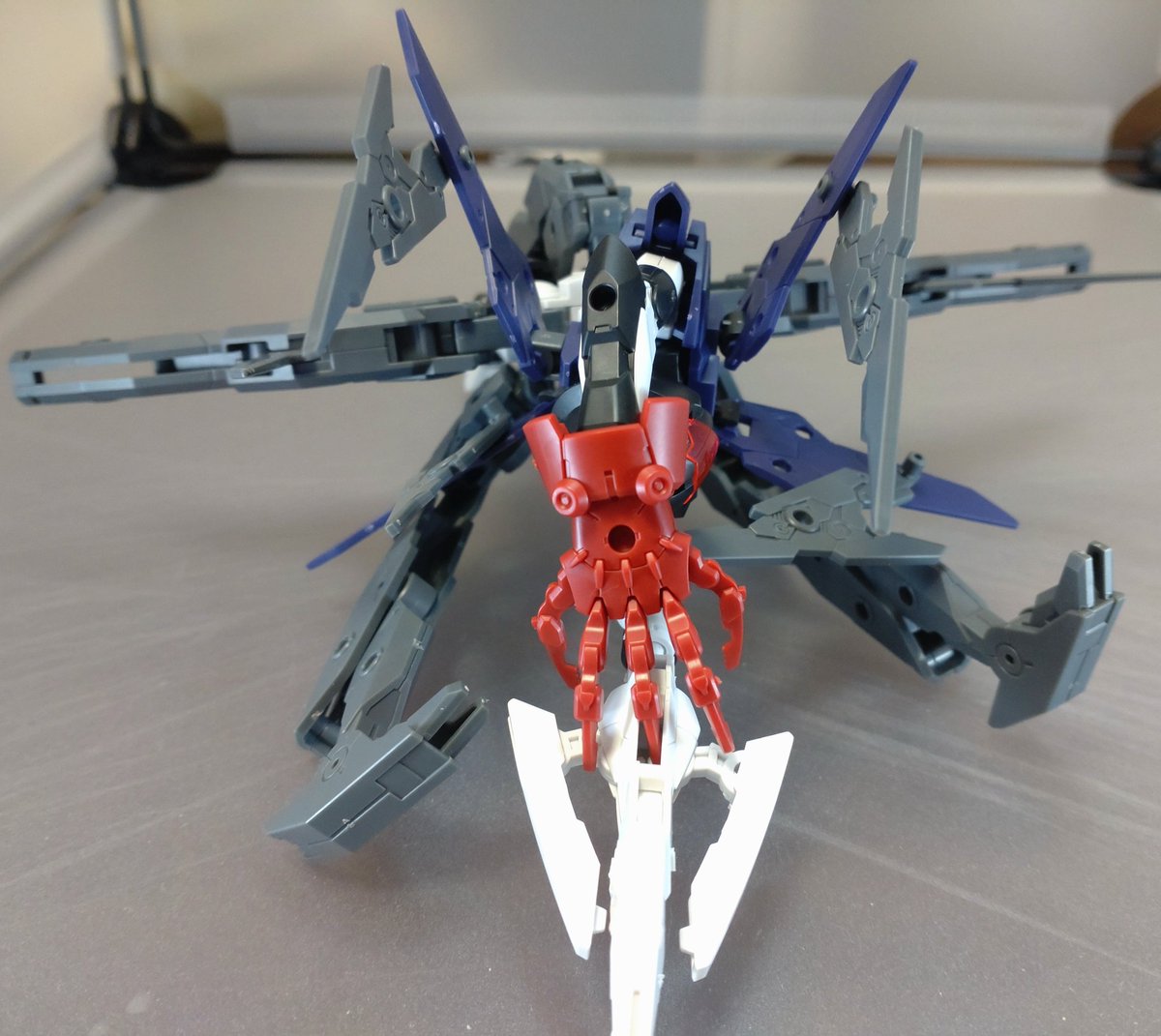 LECROSSBONES's tweet image. #30MM宇宙戦 
#マクシオン軍
#30MM
スキュラ
高速機動戦特化のカスタム機体
下半身の五本ものフレキシブルブースターにより高い運動性と機動力を持ち、推力を整理した高機動モードに変形できる
高速で戦場に分け入りすれ違うあらゆる物を切り裂いていく