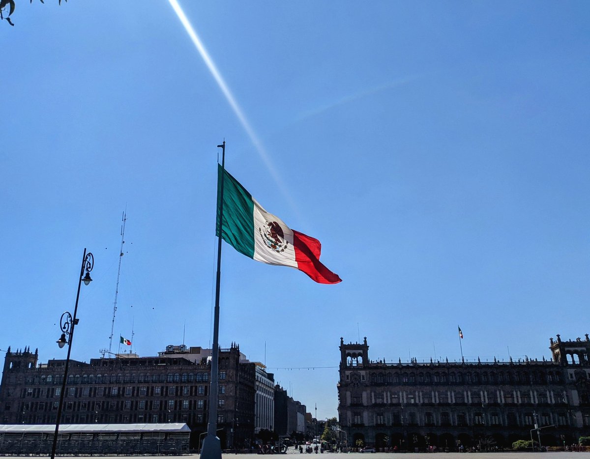 queM24's tweet photo. #CDMX https://t.co/JlxB7ZzlWL #ElDF #MexicoCity #Mexico @ kmennem on Instagram also #ZocaloCDMX https://t.co/COnzRNHYmF