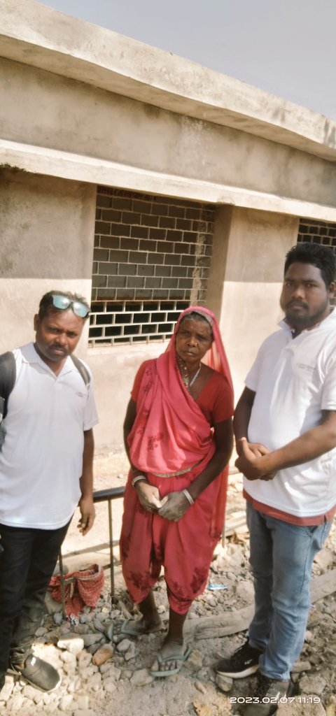 manish_nsui's tweet photo. मुंगेली जिले के एटीआर क्षेत्र के बिजराकछार गांव में जाकर ग्रामवासियों को स्वास्थ्य ,अनीमिया और सरकार की योजनाओं को लेकर जागरूक किया गया। वही पास के प्राथमिक स्कूल में बच्चो से मिलकर उन्हें शिक्षा के प्रति जागरूक किया गया। 
#SBC 
@wethepeople_cg @jobzachariah @UNICEF https://t.co/CqUOonN43d