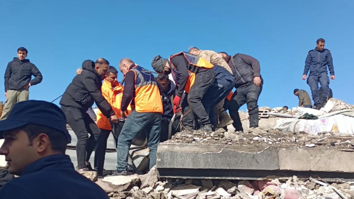 📍Hatay / İskenderun Edirne MEB-AKUB Arama ve Kurtarma Birliği Ekibimizin 16 üyesi depremden etkilenen Hatay-İskenderun bölgesinde arama kurtarma çalışmalarına başladı. @tcmeb @mebisgb @edirne_valiligi @Edirne_MEM @OzilLevent @ozkan_meb @Dr_Onderarpaci