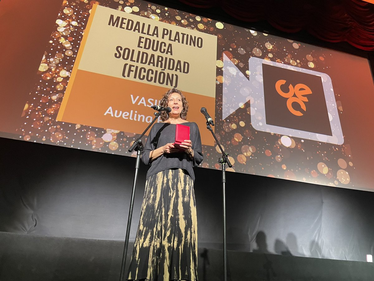 DistintoFilms's tweet photo. ¡Buenas noticias para Vasil!

La delicada mirada de Avelina Prat ha sido premiada con la Medalla Platino Educa de la Solidaridad en el Círculo de Escritores Cinematográficos.
¡Muchas gracias por el reconocimiento!✨

#78medallascec #vasilfilm https://t.co/1ARxWSs93V