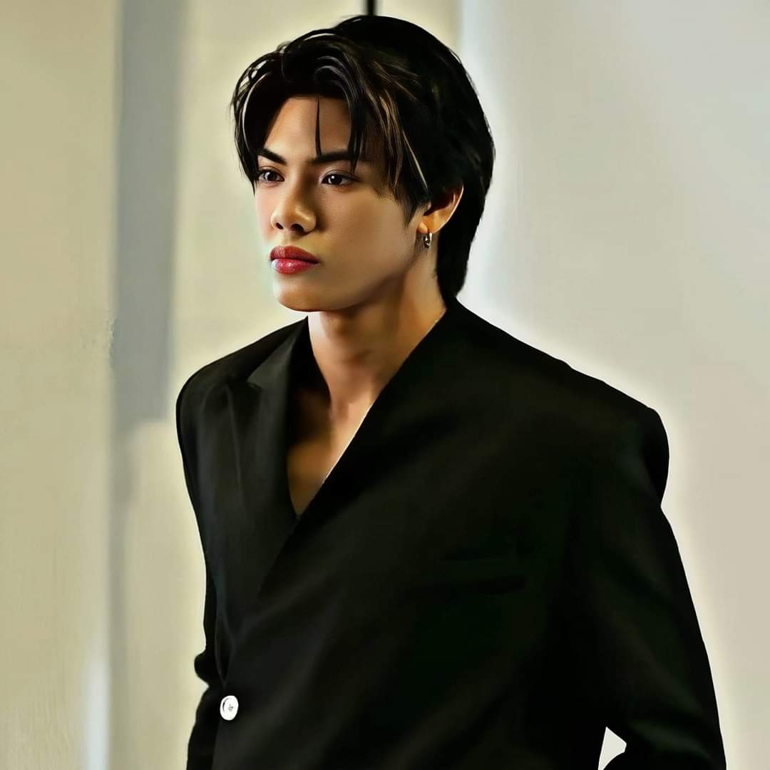 lewis_loveey's tweet photo. Our very own Wilson. The Soulful eyes, masculinity, the hotness, the appeal. Can't resist 🐳

#WilSoonDebut
#DreamMaker_Wilson
#DreamMaker_WILSON
#DreamChaser_WILSON https://t.co/ebFZKgUysk