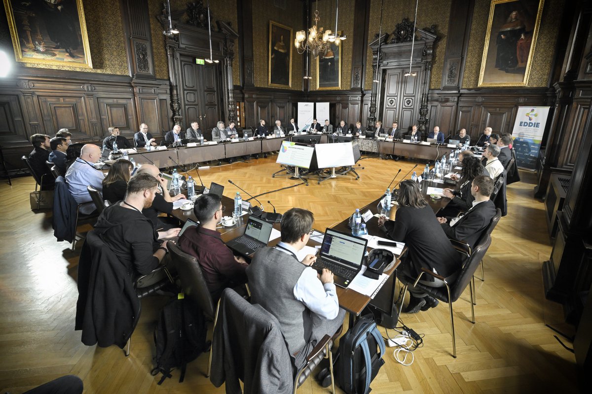 csunivie's tweet image. 📸🇪🇺 Eindrücke vom EDDIE-Kickoff (1.2.2023)- Mitinitiator Oliver Hödl,  Dekan Gansterer und Prof. Reichl beim erfolgreichen Start der EU Initiative für einen gemeinsamen europäischen Energiedatenraum koordiniert vom @AITtomorrow2day ℹ️👇is.gd/eddie_kickoff  #energydataspace