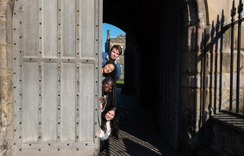 shottonb's tweet photo. Sunny St Andrean day @univofstandrews https://t.co/5K4VgRpPLX