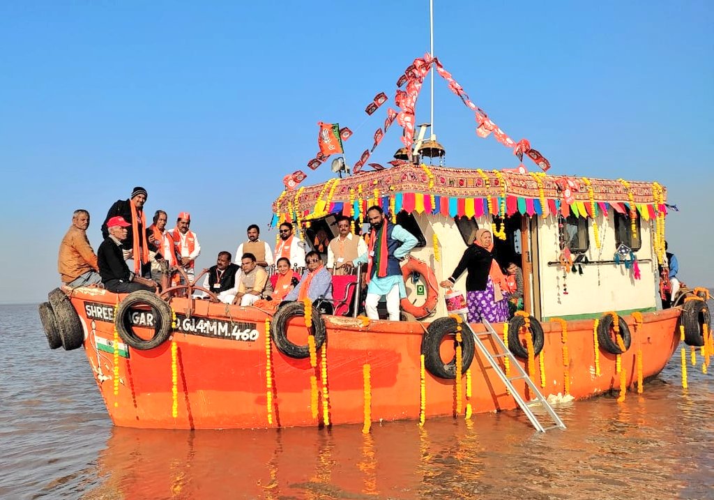 ABMERBjp's tweet photo. રાષ્ટ્રીય ઉપાધ્યક્ષ શ્રીમતી @MPDrBDShyal જીના અધ્યક્ષ સ્થાને તેમજ @BJP4Gujarat ના સંગઠન મહામંત્રી શ્રી @ratnakar273 જીની વિશેષ ઉપસ્થિતિમાં પીરમબેટ ખાતે જિલ્લા ભાજપ કારોબારી બેઠક યોજાઈ https://t.co/WRj0th4uJy