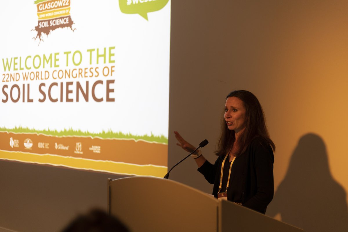 The Soil Policy event at the 2022 World Congress of Soil Science was the first of its kind, drawing together 14 experts to discuss #soil policy & governance. Dr Eleanor Reed, Policy Session Lead, provides an insight into the legacy report from the session. ow.ly/uGAQ50MKl7s