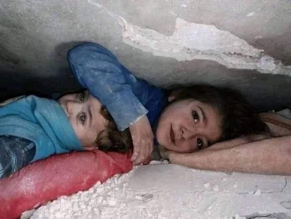 AidelZack's tweet photo. Ça me brise le coeur, courage à la Turquie 🇹🇷 😞 https://t.co/9kSXrWGAAv