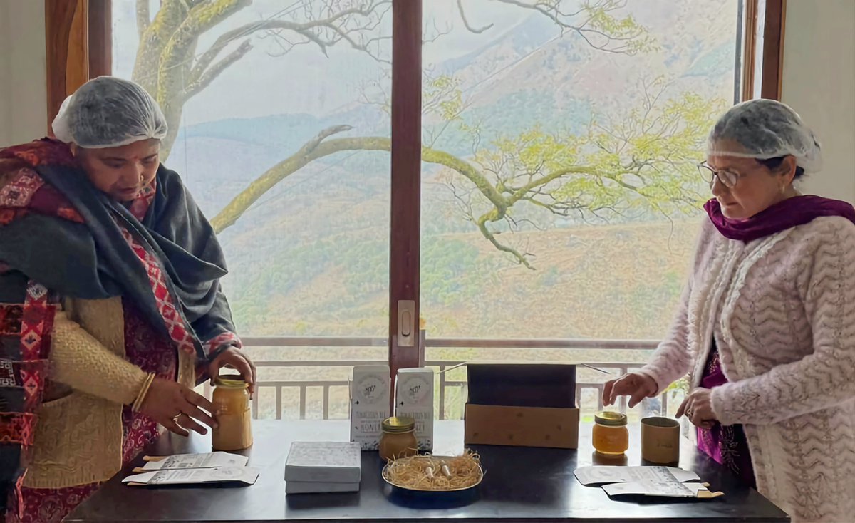 e_samudaay's tweet photo. eSamudaay completes its first set of cross-country orders for raw, unpasteurized #HimalayanHoney produced by #TenaciousBeeCollective.
Find the complete news here: https://t.co/WG8jyNLq8p
#ONDC #eSamudaay #Delhivery #LocalSuperapps #OpenNetwork #AmritKaal #DigitalSwaraj https://t.co/kgz96yGvLR