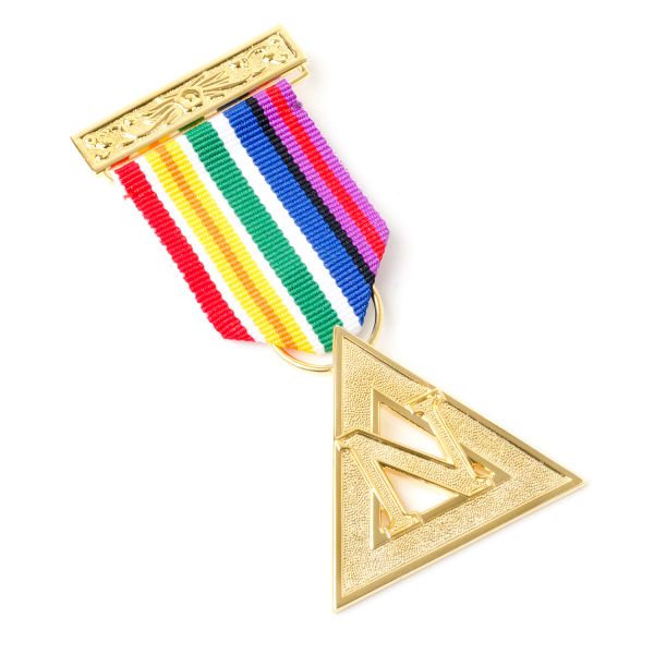 masoniccollect's tweet photo. Royal Ark Mariner Grand Masters Breast - Jewel is made up of premium quality material. It comes in multi-color ribbon with gorgeous gold plated pendant. Shop now! https://t.co/sfCnmxKEA6  and Get Free shipping on all #UK orders above £70 on purchase. #Masons, #Freemasonry, https://t.co/tD7EJRoVMj
