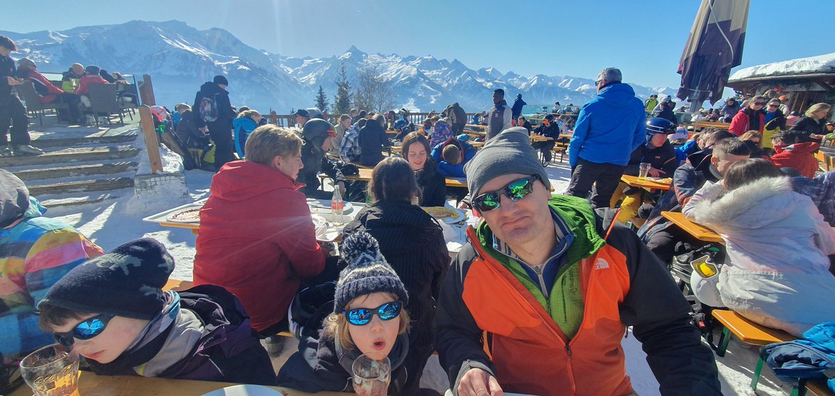 beckhalliday's tweet photo. Happy Tuesday from Zell am See https://t.co/ttYqHLOwKL