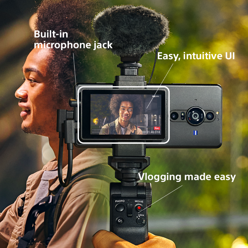 sonyxperia's tweet photo. Born storyteller? Vlog Monitor for Xperia* makes it easy to share yours with the world – in the most exceptional quality.
*Compatible with Xperia 5 IV, Xperia PRO-I and Xperia 1 IV. Product availability may vary by country or region.
#SonyXperia #VlogMonitor