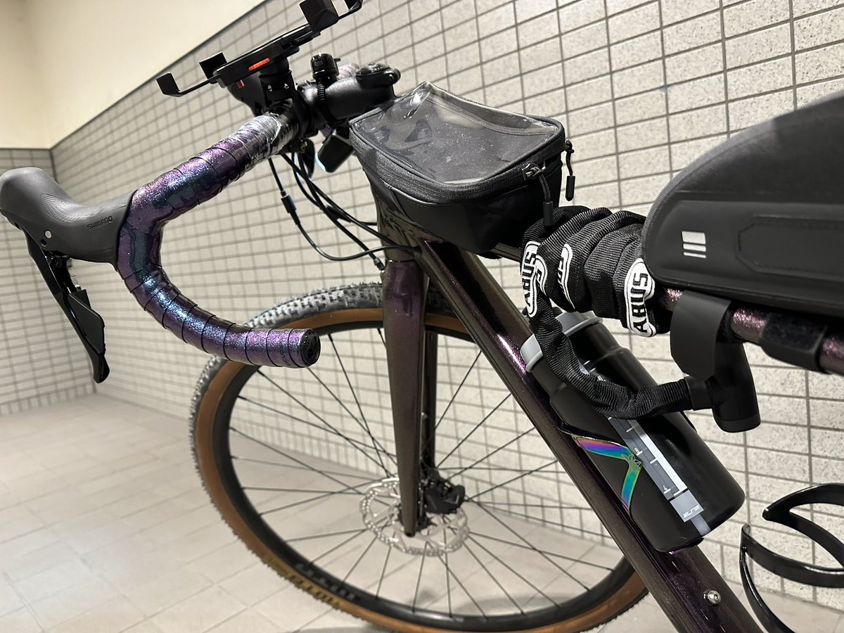 MINIGK_'s tweet photo. 文房具と関係ないけど
俺っちのチャリだよ！
最近買った！
グラベルロード
キャノンデールのトップストーン 2
カラーレインボートラウトバーテープも変えた滝とか池がすごい綺麗！ https://t.co/2DOw2SBmoT