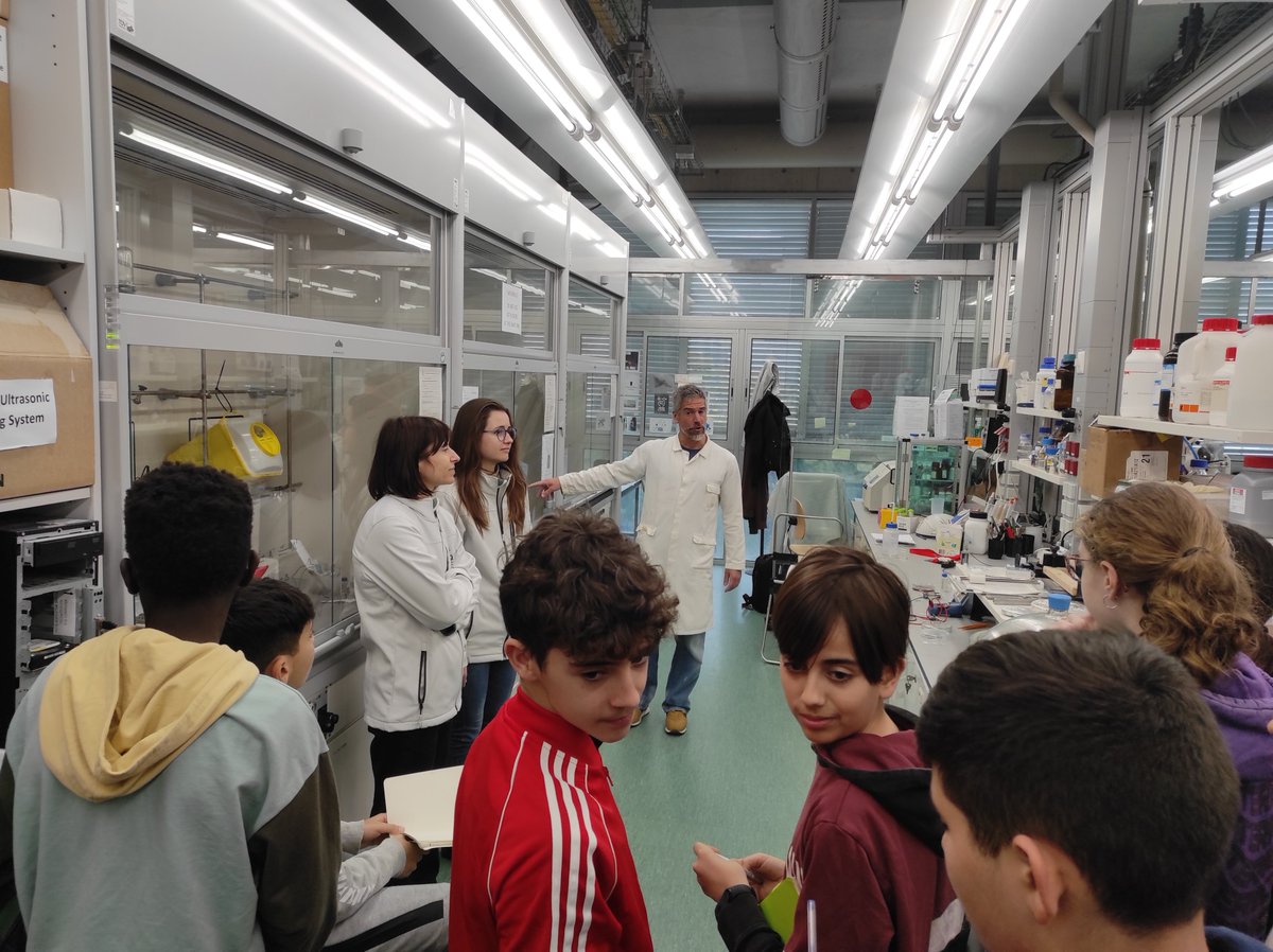 ICIQchem's tweet photo. #ICIQOutreach
📢Avui ens ha visitat el grup de @insaferrer vinculat al @_BIST que farà la part del seu projecte "Pollution" amb el suport d'investigadors/es nostres de @palomaresgroup
👏Un plaer la vostra visita.
🗓️Ens retrobem en 1 setmana!
#Steamproject https://t.co/S1OV433NeR