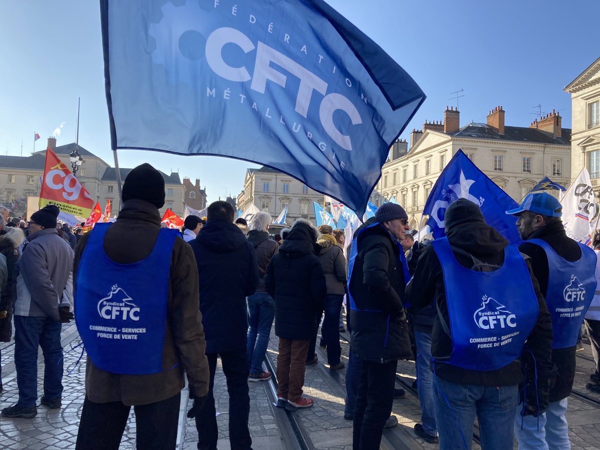 OlivierPeltier_'s tweet photo. La #CFTC du LOIRET en force à #orleans on lâche rien !
#CSFV #manif7fevrier https://t.co/09xFBxL5d6