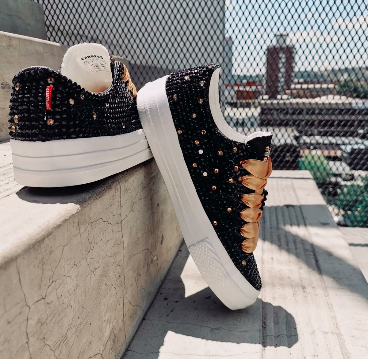 CreativesLuthi's tweet photo. Asante @mandzhlengwa
Done and done๐๐ #Amateki #Canvas #Rhinestones
#BlackOnGold
#Aluta
#Thokozani๐๐พ๐๐พ https://t.co/BCucnFTmn3