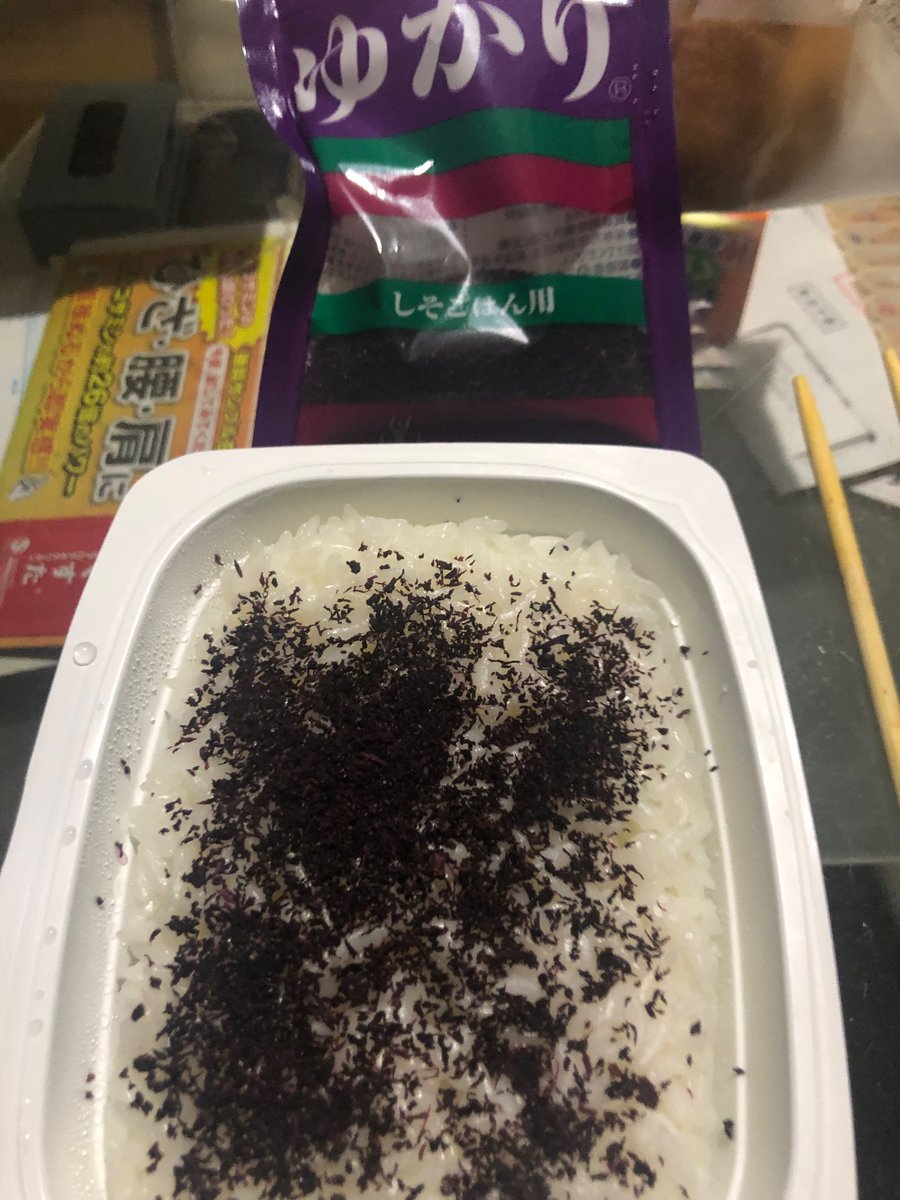bluestardaisuke's tweet photo. 今日の晩ご飯🍚は、ローソンのチーズインハンバーグ✨、大根サラダ🥗、シュークリームです。 https://t.co/3obiQ3zEnS
