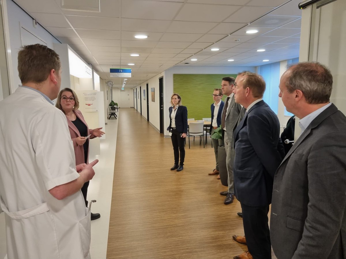 keesvdstaaij's tweet photo. Gisteren bezochten we samen met SGP Hoeksche Waard (@HWSGP) het @Ikazia Ziekenhuis in Rotterdam. Goede gesprekken over de waarde van christelijke zorg in de stad en de uitdagingen waar het Ikazia mee te maken heeft! https://t.co/54HAGFdJDL