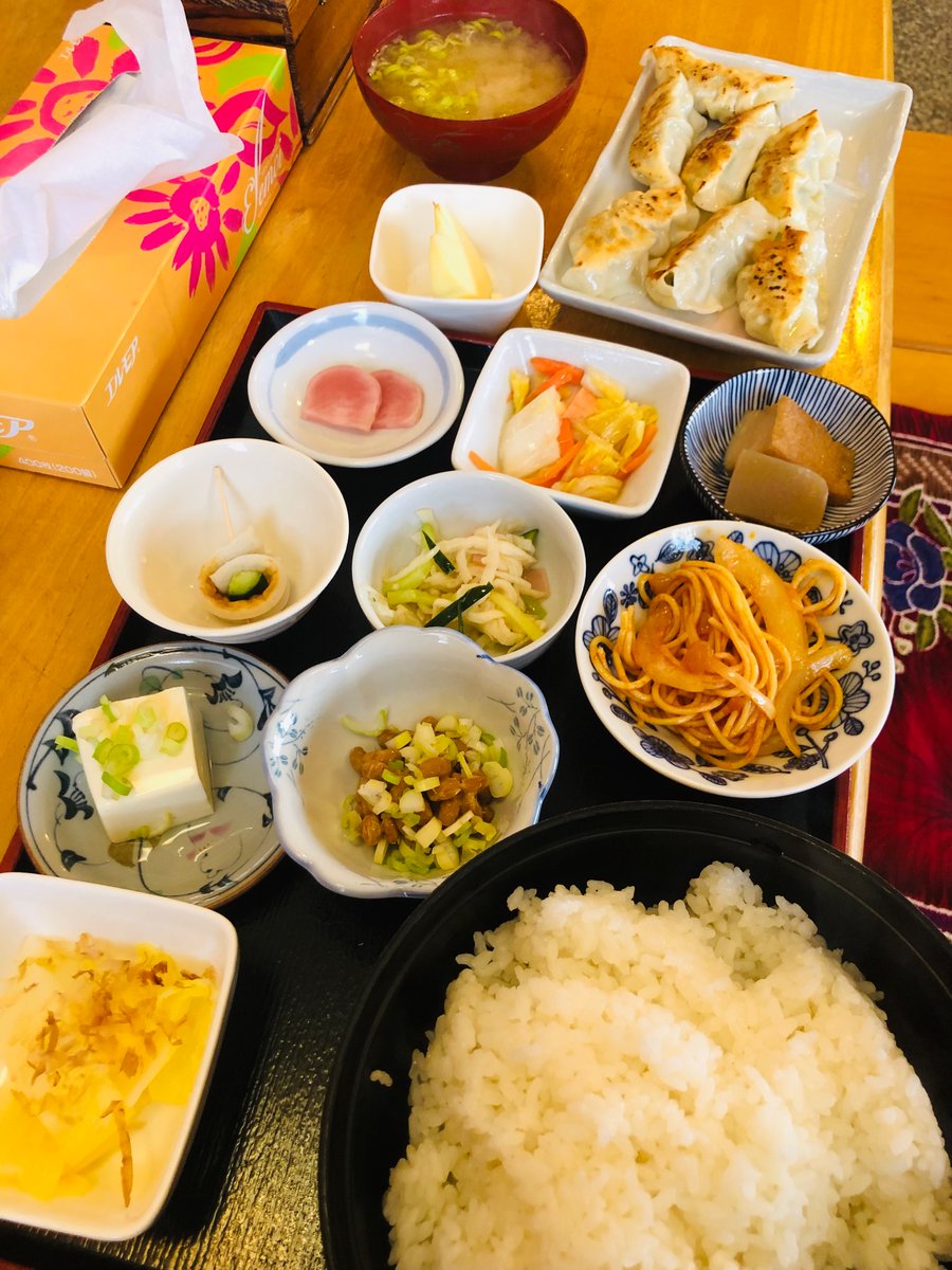 bluestardaisuke's tweet photo. 南山形の今日お昼に食べた餃子定食です🥟　小鉢料理が沢山付いてきます。何を頼んでも付いてきます。笑 https://t.co/2jmoedSpAj