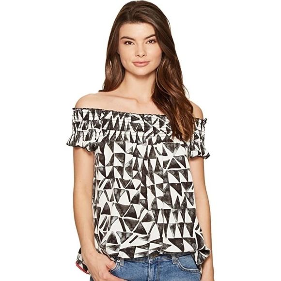 tNtResell's tweet photo. So good I had to share! Check out all the items I'm loving on @Poshmarkapp from @thejonesco_shop #poshmark #fashion #style #shopmycloset #flaganthem #toms #jackbybbdakota: https://t.co/6goN8XBP4L https://t.co/0hcYqr2CvB