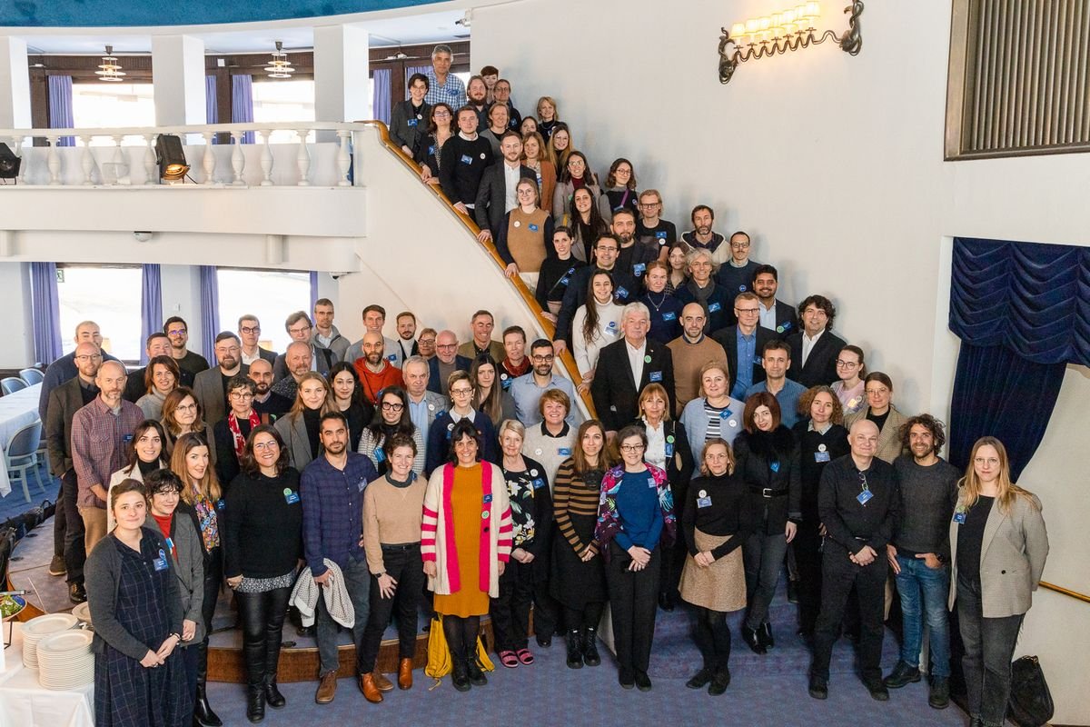 FRCTAzores's tweet photo. 📍At Helsinki 🇫🇮 for the launch meeting of the 🆕#HorizonEU project @Regions4Climate !

This project gathers 4⃣  4⃣  partners to create and implement innovative solutions to reduce the vulnerability of European regions to the impacts of #climatechange! 

👉https://t.co/0o3LuLgfIx https://t.co/xPXxiVQdbt