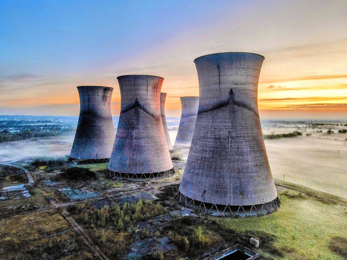 Early Morning Rise
.
#willington #sunrise #derbyshire #coolingtower #powerstation #drone #outdoors #adventure #cooling #tower @bbcweather @bbcftgv