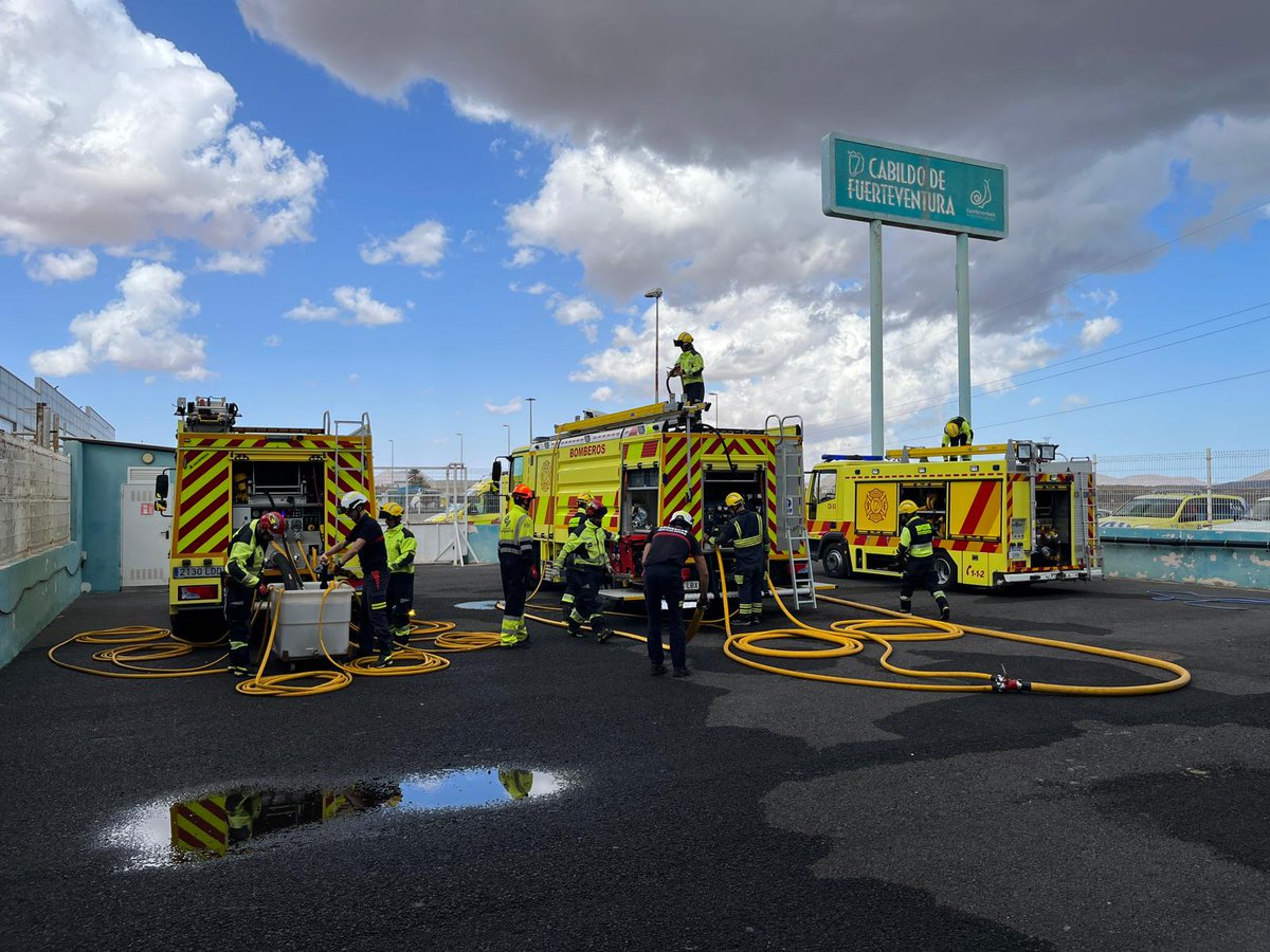 PivpcGobCan's tweet photo. Ayer comenzó #cursoemerDGSE para 🚒 bomberos Fuerteventura https://t.co/0WwS4vr9ot