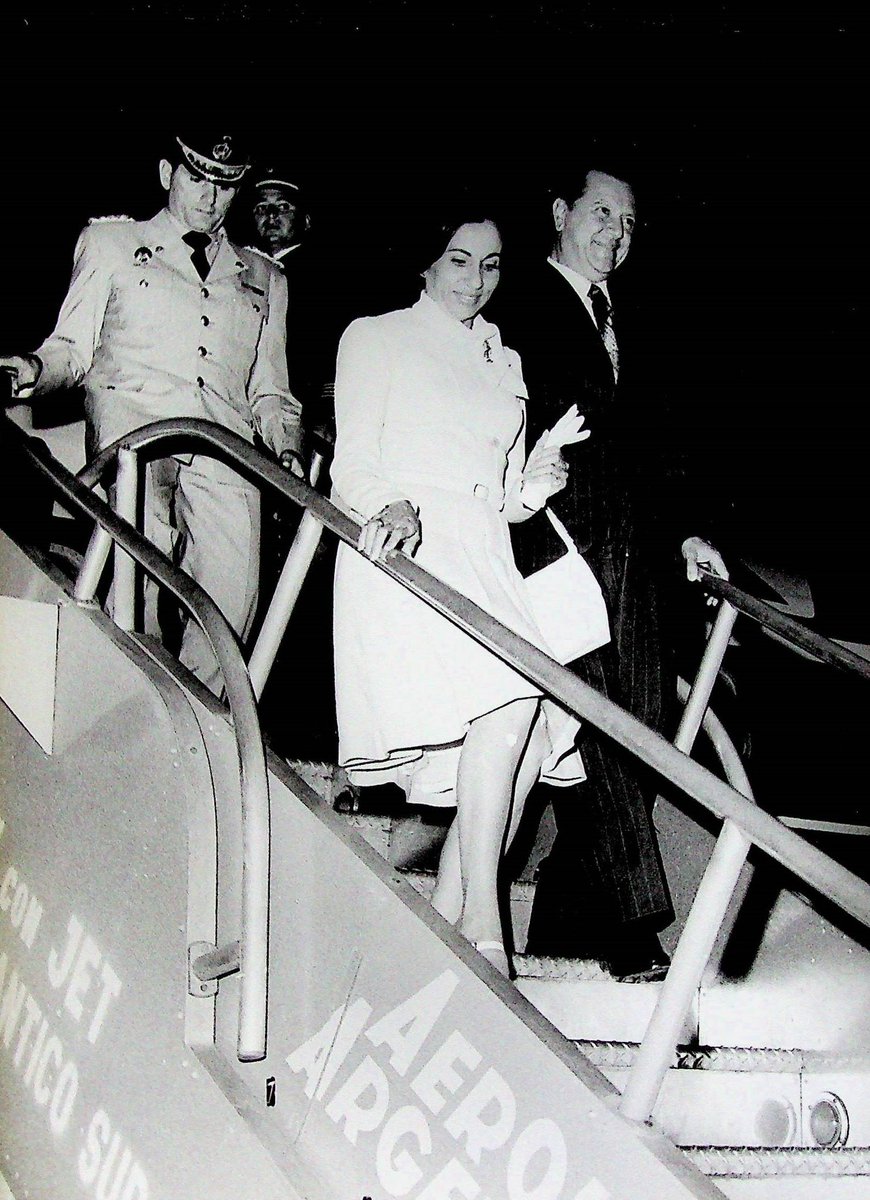 RafaelCalderaOf's tweet photo. En horas de la noche, la comitiva presidencial venezolana fue recibida en el aeroparque de #BuenosAires por el presidente #AlejandroLanusse y su esposa, para más tarde adentrarse en el disfrute del tango, visitando El Viejo Almacén.
https://t.co/QilD31N4bd
#VenezuelaCivil https://t.co/si0DptaBXk