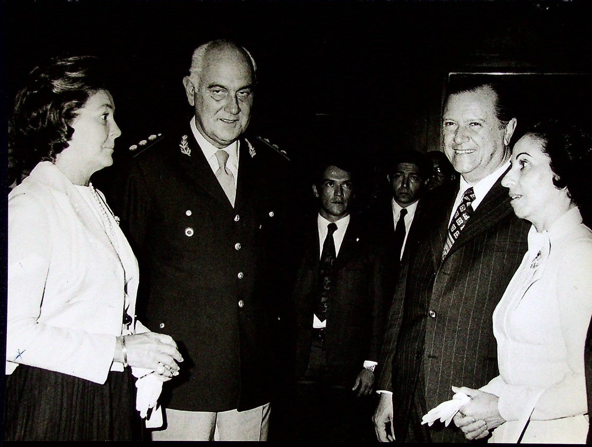 RafaelCalderaOf's tweet photo. En horas de la noche, la comitiva presidencial venezolana fue recibida en el aeroparque de #BuenosAires por el presidente #AlejandroLanusse y su esposa, para más tarde adentrarse en el disfrute del tango, visitando El Viejo Almacén.
https://t.co/QilD31N4bd
#VenezuelaCivil https://t.co/si0DptaBXk