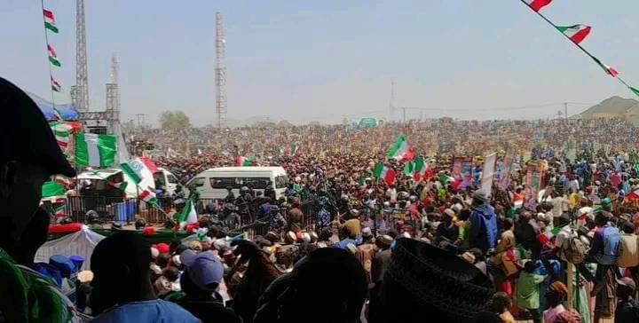 emmaikumeh's tweet photo. Bauchi 🙌🙌😂😂😂 make Labour Party and Apc just they play.. the next president of Nigeria is @atiku. 

ATIKU have not arrived at the stadium yet, the place is so full. 👌👌👌 https://t.co/BwSxrczjUp