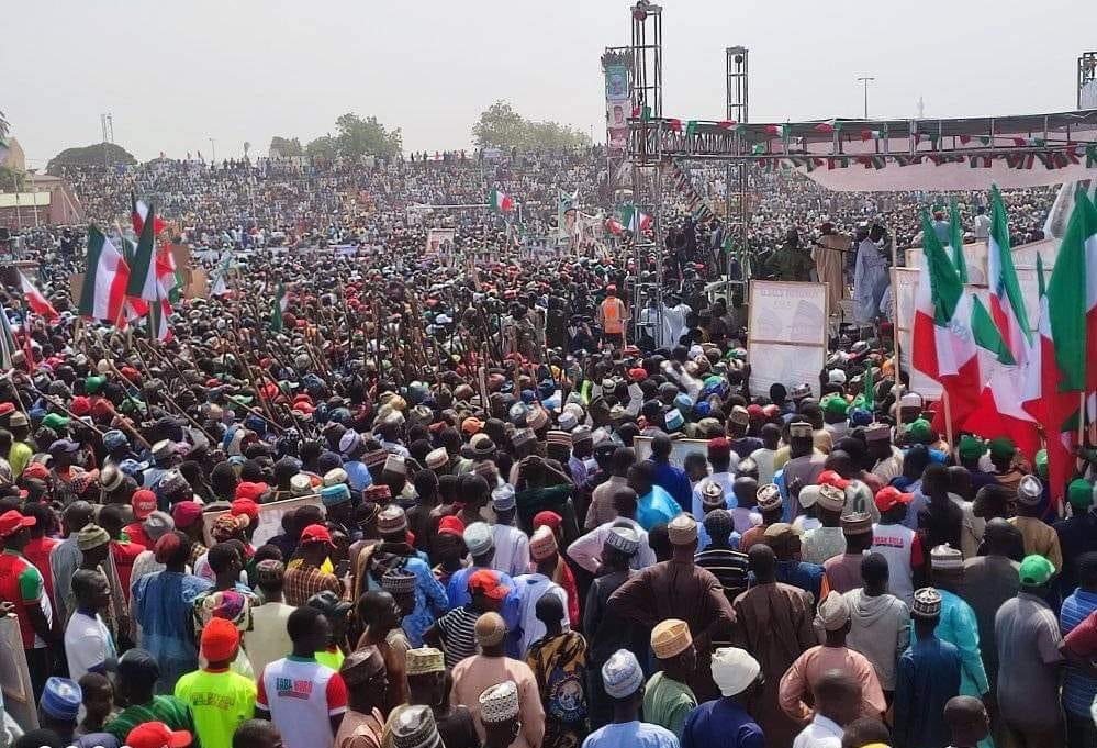 emmaikumeh's tweet photo. Bauchi 🙌🙌😂😂😂 make Labour Party and Apc just they play.. the next president of Nigeria is @atiku. 

ATIKU have not arrived at the stadium yet, the place is so full. 👌👌👌 https://t.co/BwSxrczjUp