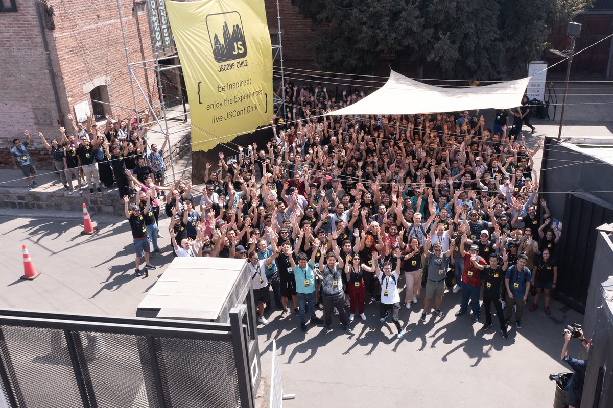 diruzcode's tweet image. Simplemente epico ❤️🦾 #jsconfcl @jsconfcl  al ver la foto ya se siente la energia, cariño y pasión por compartir , enseñar y aprender!!! 

2024 vamooooos!! xD