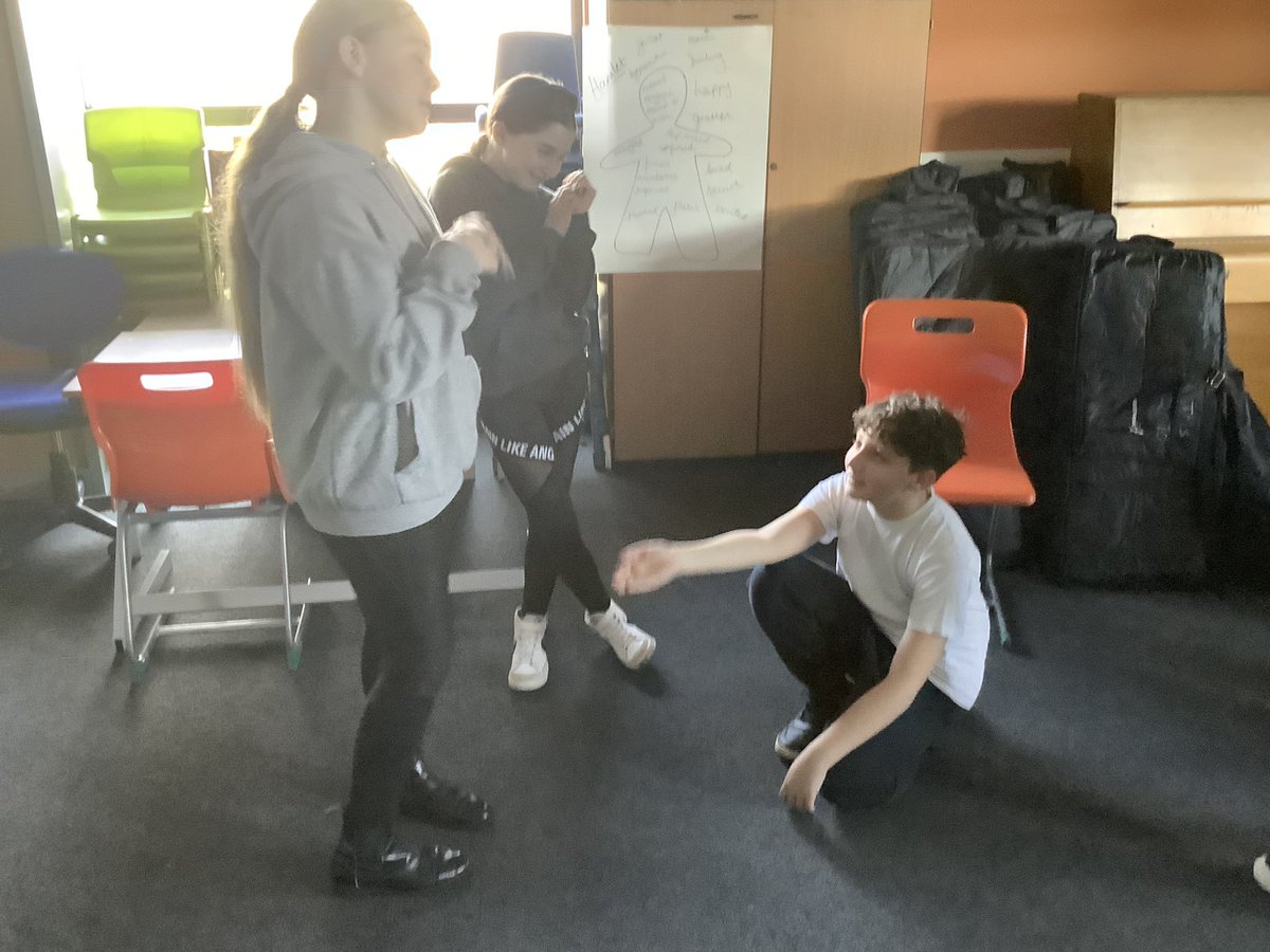 CloughPrimary's tweet photo. Fantastic #Hamlet workshop with year 6 yesterday delivered by the @NationalTheatre. Looking forward to the teacher workshop tonight at @GAAshton_news @GaaPrincipal https://t.co/d6FaA8zXJ0