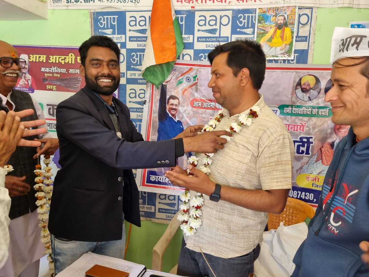 AAPInNewsMP's tweet photo. आम आदमी पार्टी केंद्रीय नेतृत्व एवम् राष्ट्रीय संगठन महामंत्री राज्य सभा सदस्य माननीय  @SandeepPathak04 जी के निर्देशानुसार आज आम आदमी पार्टी कार्यालय म��रोनिया सागर में सेंट्रल टीम द्वारा नरयावली विधानसभा मप्र में शानदार ट्रेनिंग एव सदस्यता अभियान कार्यक्रम आयोजित किया गया। https://t.co/AwXykfQxvx