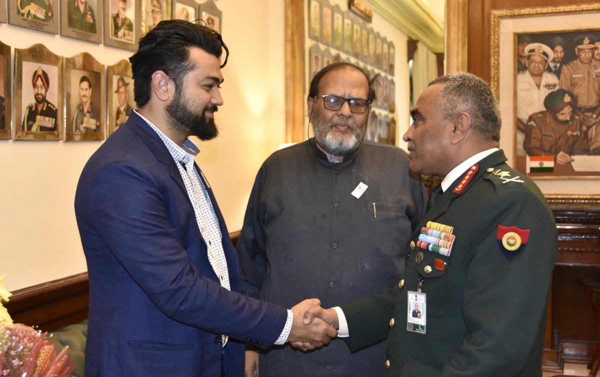adgpi's tweet photo. On the occasion of 67th #FlagWeek of All India Federation of the Deaf #AIFD, Chairman, General Secretary & members of #AIFD met General Manoj Pande #COAS & pinned a flag. #COAS appreciated the efforts of the federation towards the noble cause.
#IndianArmy https://t.co/ZTvJixtgIV