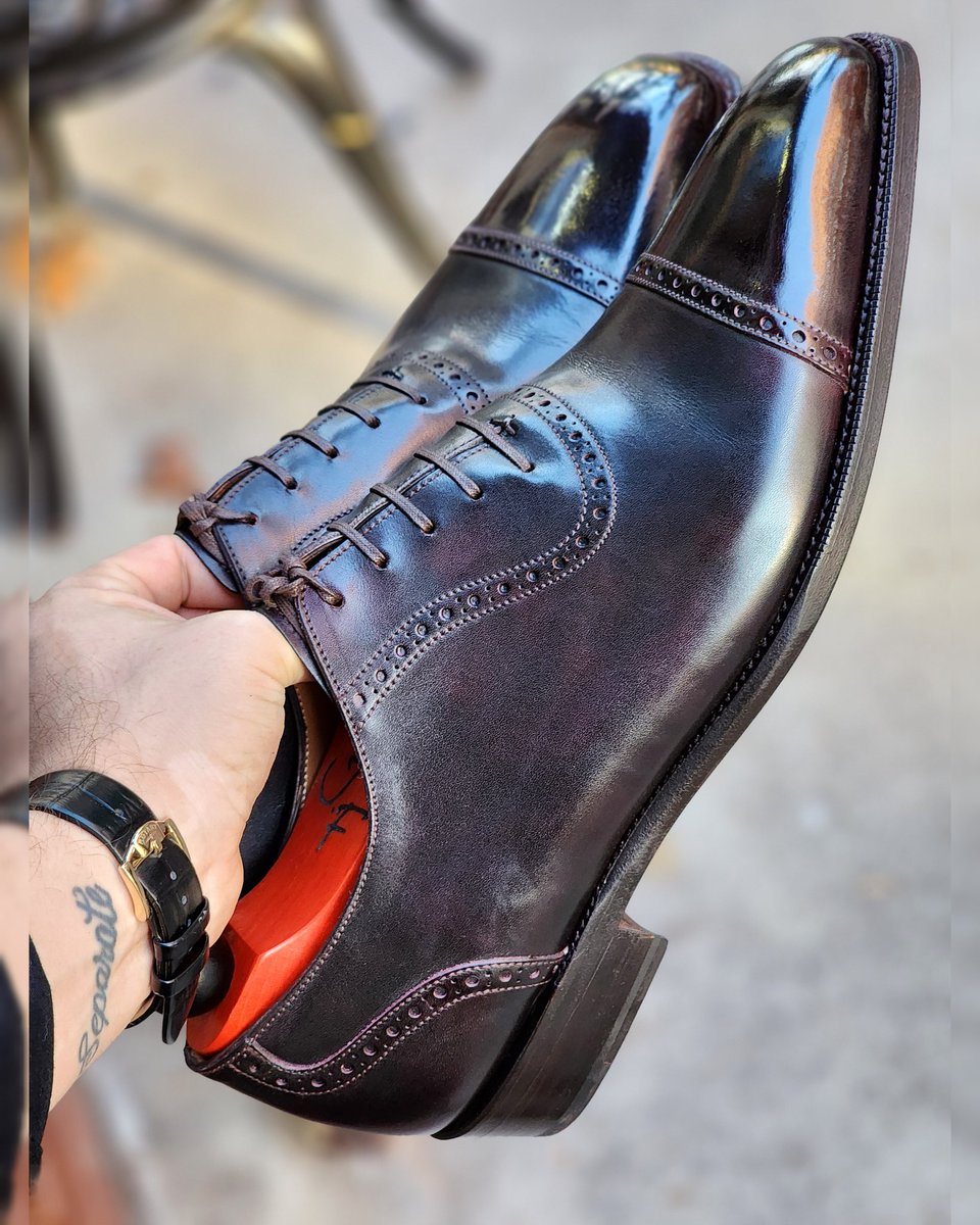 The Sunnyside in Plum Museum Calf, shined up and ready to go.
.
Find your pair here: jfitzpatrickfootwear.com/products/sunny…