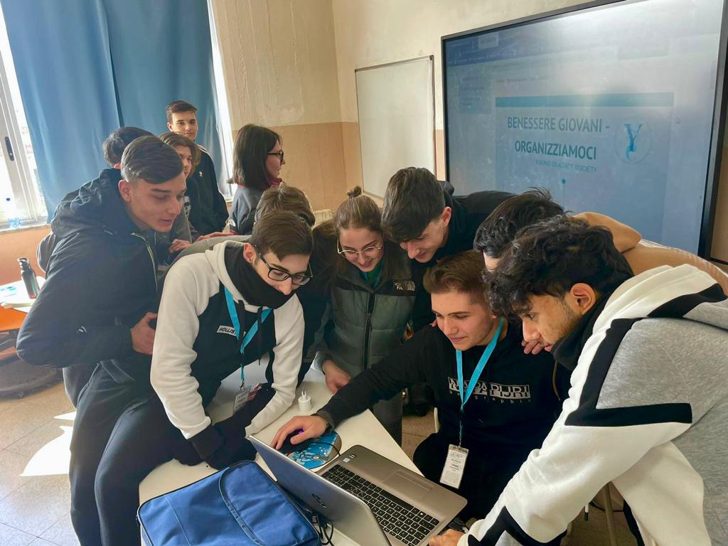 YCS_4Ds's tweet photo. 💙Oggi si è conclusa la seconda fase del progetto : analisi💙

#asoc2223 #europedirectcaserta #statcampania #liceofermiaversa #comunediaversa #sindacodiaversa #risorse #asoceu #giovaniaversa https://t.co/il4QJ38ktO