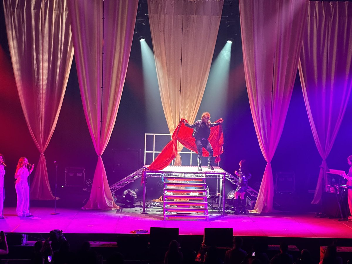 Such an amazing show tonight  <a href="/darrenhayes/">Darren Hayes</a> ! Can’t wait to see it again in Brisbane