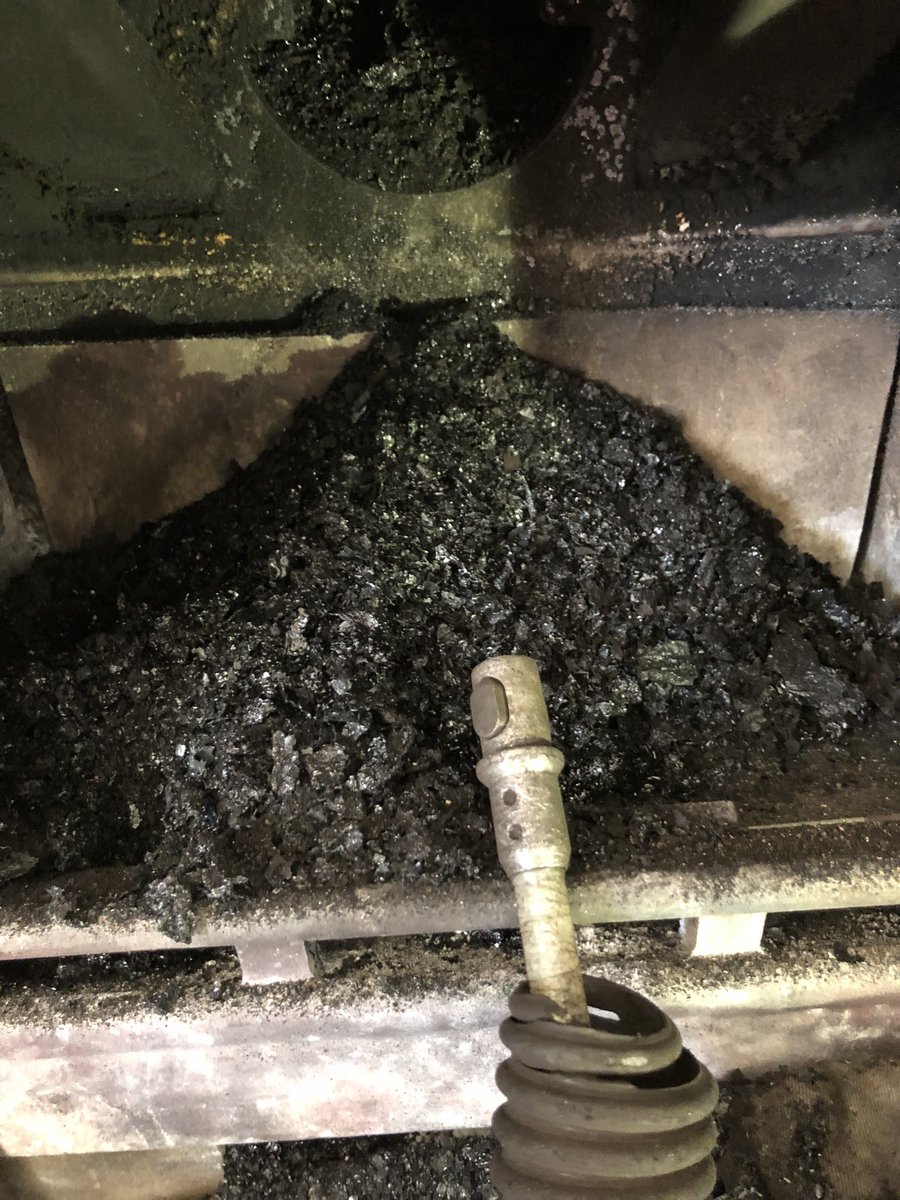 AdieSweep's tweet photo. I swept this chimney a few months ago, but because the occupier closes down the air vents at night and allows the stove to “slumber”, there has been a build up of tar in the flue and smoke coming into the sitting room. Always burn your stoves at optimum temperature @APICSweeps 👍 https://t.co/uYdc8NnRtf