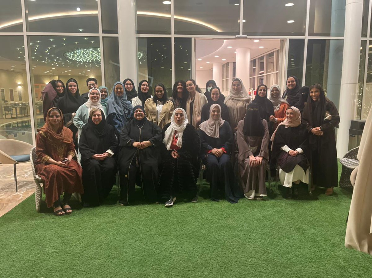 LTD_PSU's tweet photo. كان لقاءا جميلا و ممتعا مع خريجاتنا المتميزات والتعرف على نجاحاتهن  و إنجازاتهن الرائعة. 

أنتن دائما مصدر حقيقي لسعادتنا و فخرنا. للأمام دائما. 

#فخر_سلطان

@PSU_RUH https://t.co/zvBkGbUrKW