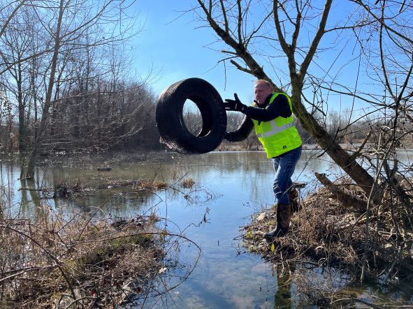 BrianJBaker's tweet image. Spent last Friday morning with @astecindustries  colleagues and renowned youth conservationist @CashDaniels09 removing trash from Chattanooga Creek. If you don’t know Cash’s story, google him or look him up on IG @theconservationkid. Kid’s a rockstar. astecindustries.com/about/current-…