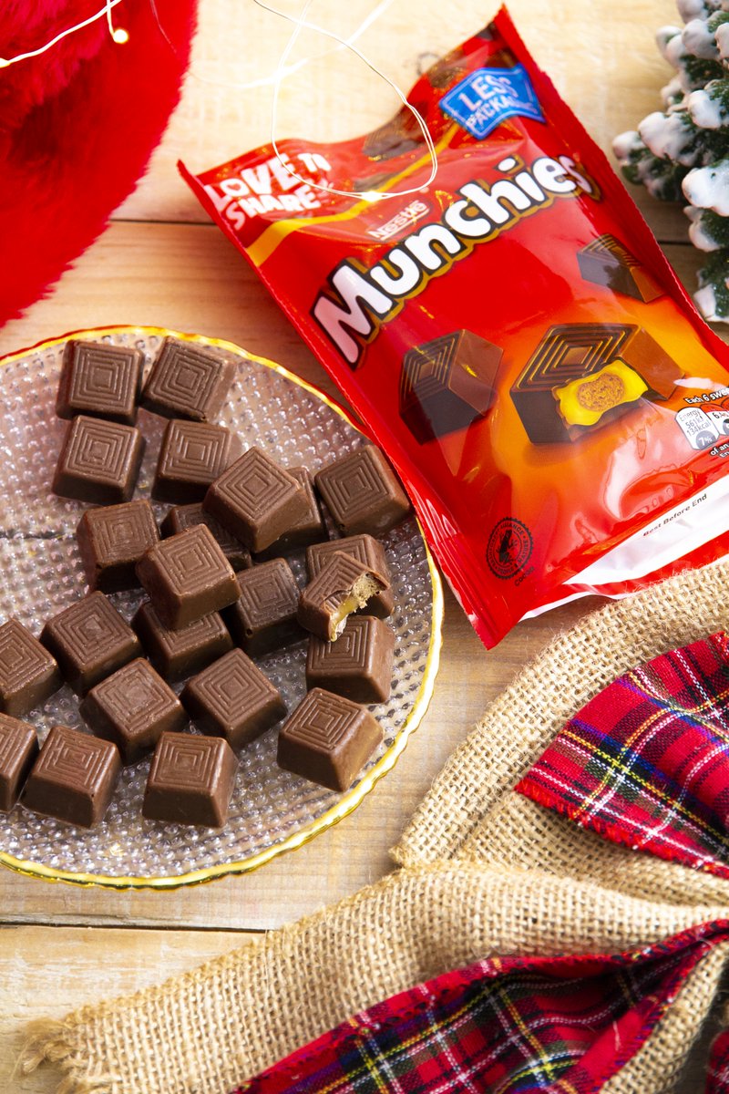 JaponShop's tweet image. 😍 ¡Regala bombones!
Como estos deliciosos bombones de chocolate con leche Nestlé 🍫, rellenos de delicioso caramelo salado y con corazón crujiente de cookie molida 🍪.

#minibombones #bombones #saltedcaramel #nestle #caramelo #caramelosalado #cookie #cookies #sanvalentin