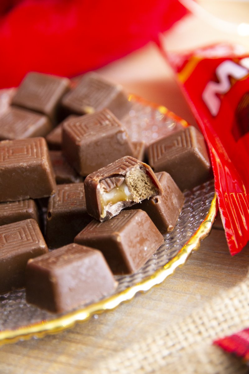 JaponShop's tweet image. 😍 ¡Regala bombones!
Como estos deliciosos bombones de chocolate con leche Nestlé 🍫, rellenos de delicioso caramelo salado y con corazón crujiente de cookie molida 🍪.

#minibombones #bombones #saltedcaramel #nestle #caramelo #caramelosalado #cookie #cookies #sanvalentin