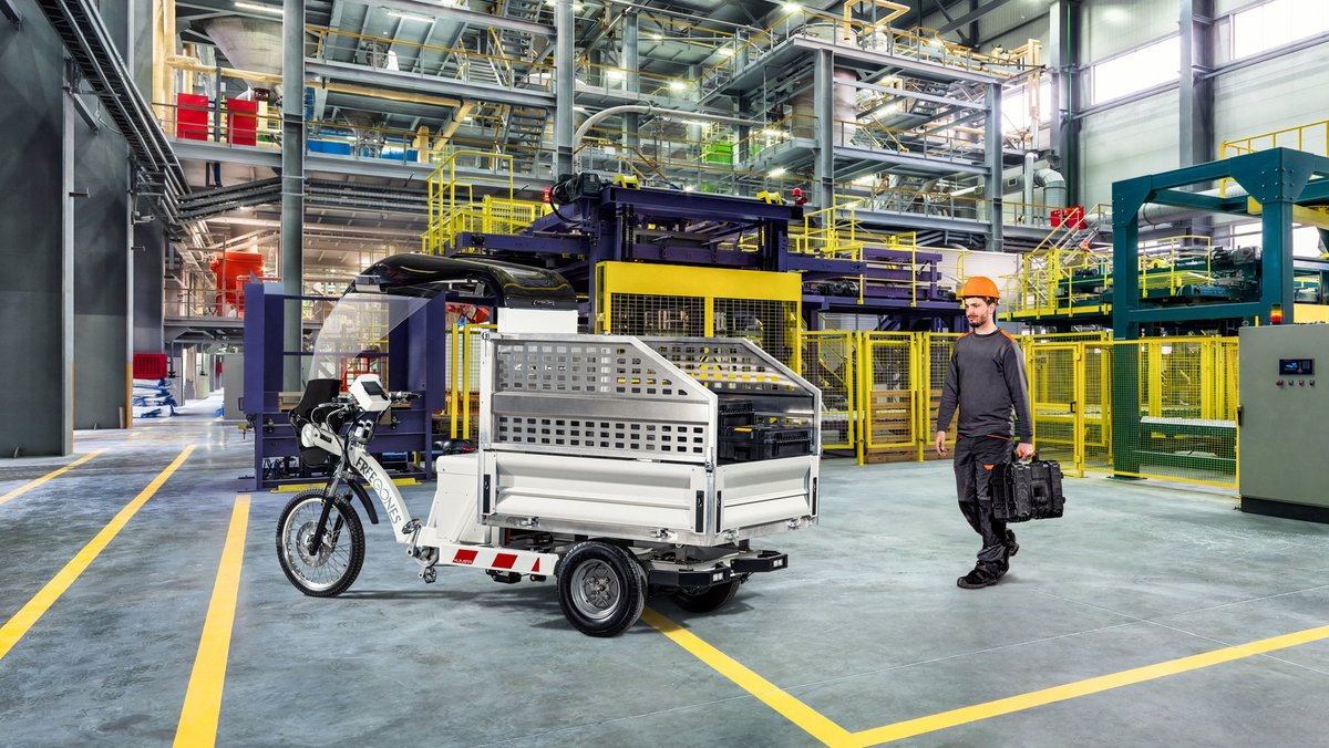 G_Pointet's tweet photo. FREEGONES, c'est le camion des villes qu'il vous faut
 #RenaultTrucks #Kleuster https://t.co/1mvaQM1Ajo