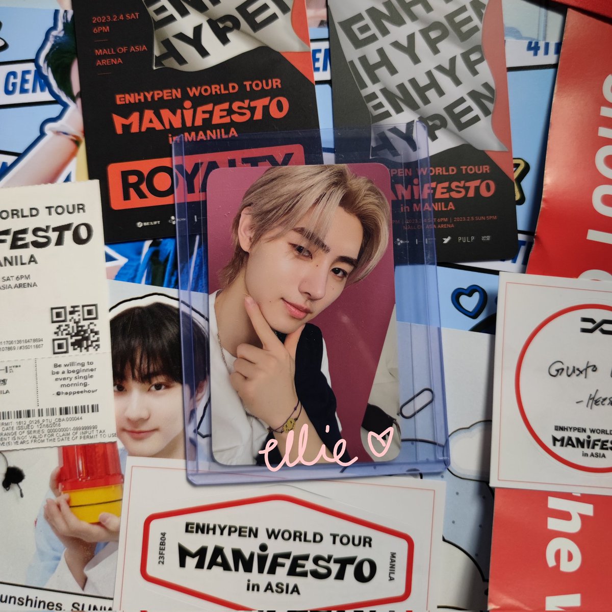 jayjongmyeon's tweet photo. 🖇️𖥻 [ #lechugosells ] interest check wts lfb enhypen

sunghoon engene zone pc and heeseung sticker + konting white confetti ph

– 6000 
– in mint condi, payo!
– international buyers are welcome but must have ph add

#MANIFESTO_IN_MANILA 
@ENHYPENMARKETPH help rt! https://t.co/3SLO6mVaQx