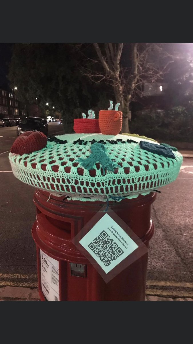 Ealing Soup Kitchen post box topper. Have you seen it yet?
#ealingsoupkitchen #feedingthehomeless #postboxtopper #crochet #yarnbomb