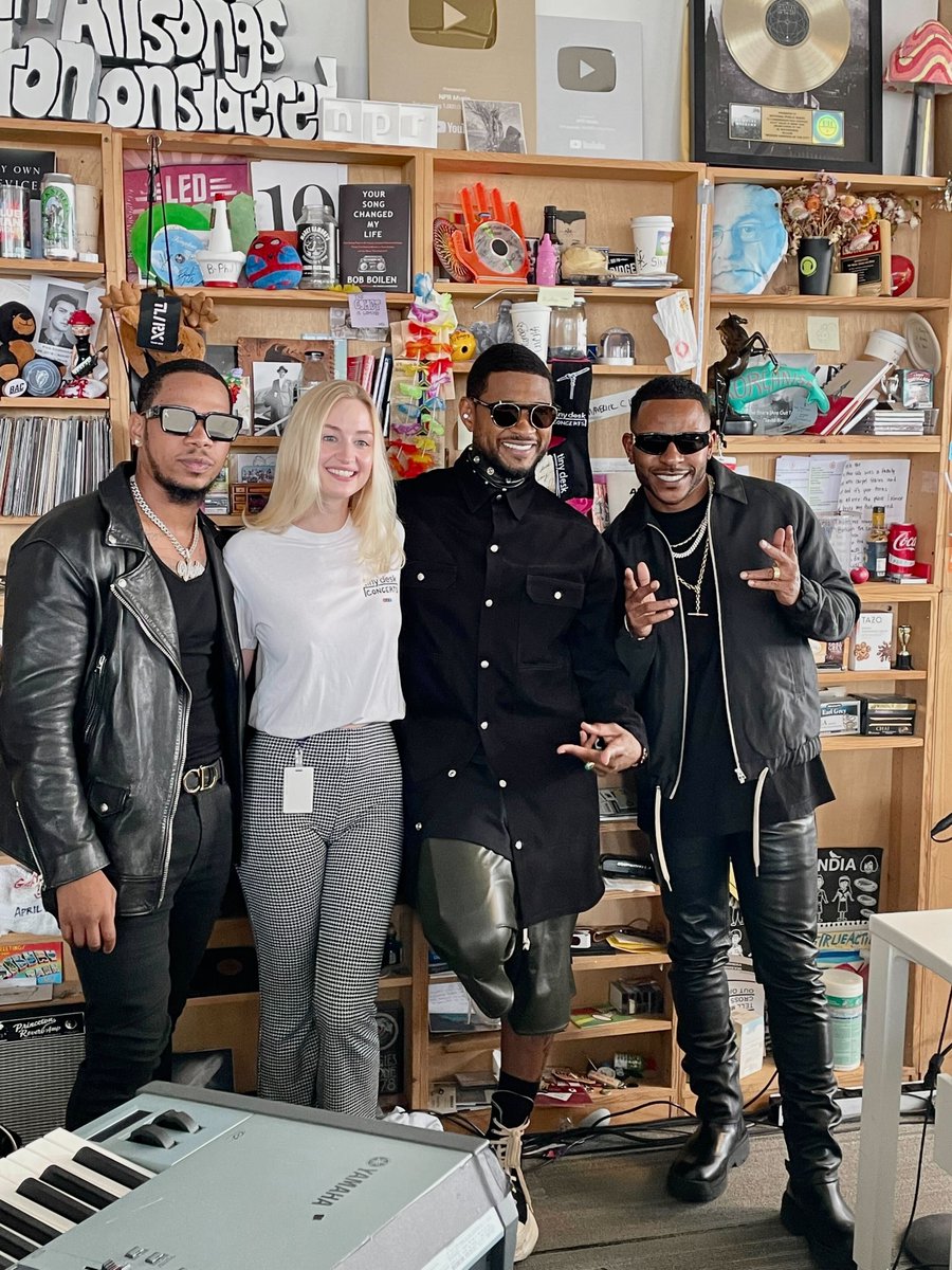 BucknellU's tweet photo. Jill Britton ’19 helps produce concerts for a delightful, creative corner of the internet — the Tiny Desk Concert Series. 🎙️🎥 Behind the cameras is @NPR music staff — including Britton, delivering music to the ears of more than 7 million subscribers. 🎶➡️ https://t.co/NcUB5N0Nxx https://t.co/JZZCg4APuL