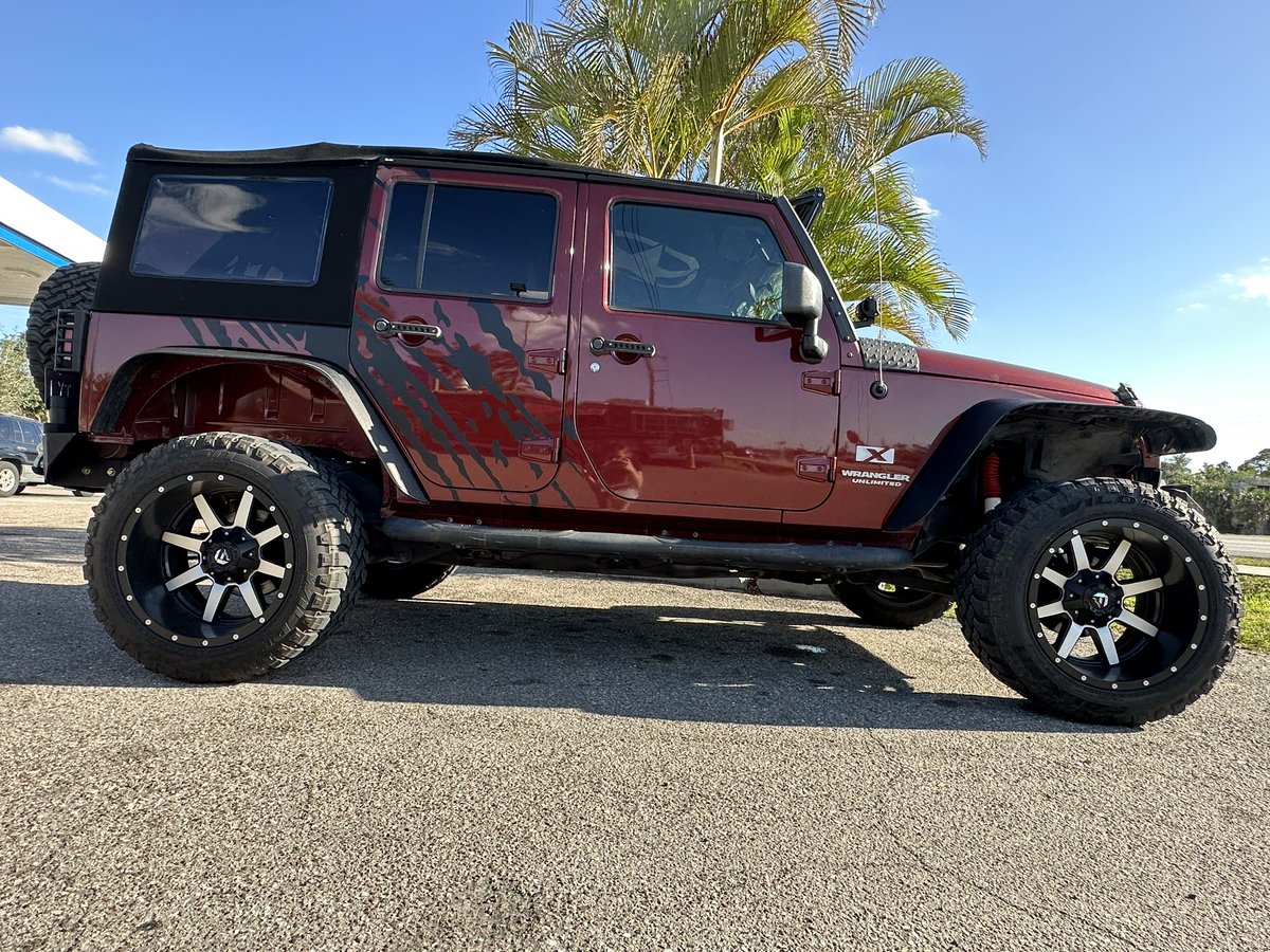 daisybomber22's tweet photo. I’m so happy to be back in a Jeep again ❤️ https://t.co/pZ6zGq4uaK
